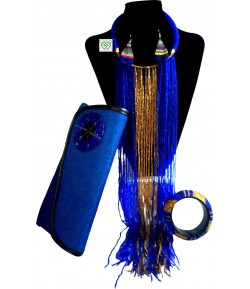 Collier en perle avec bracelet et un sac Collier en perle avec bracelet et un sac